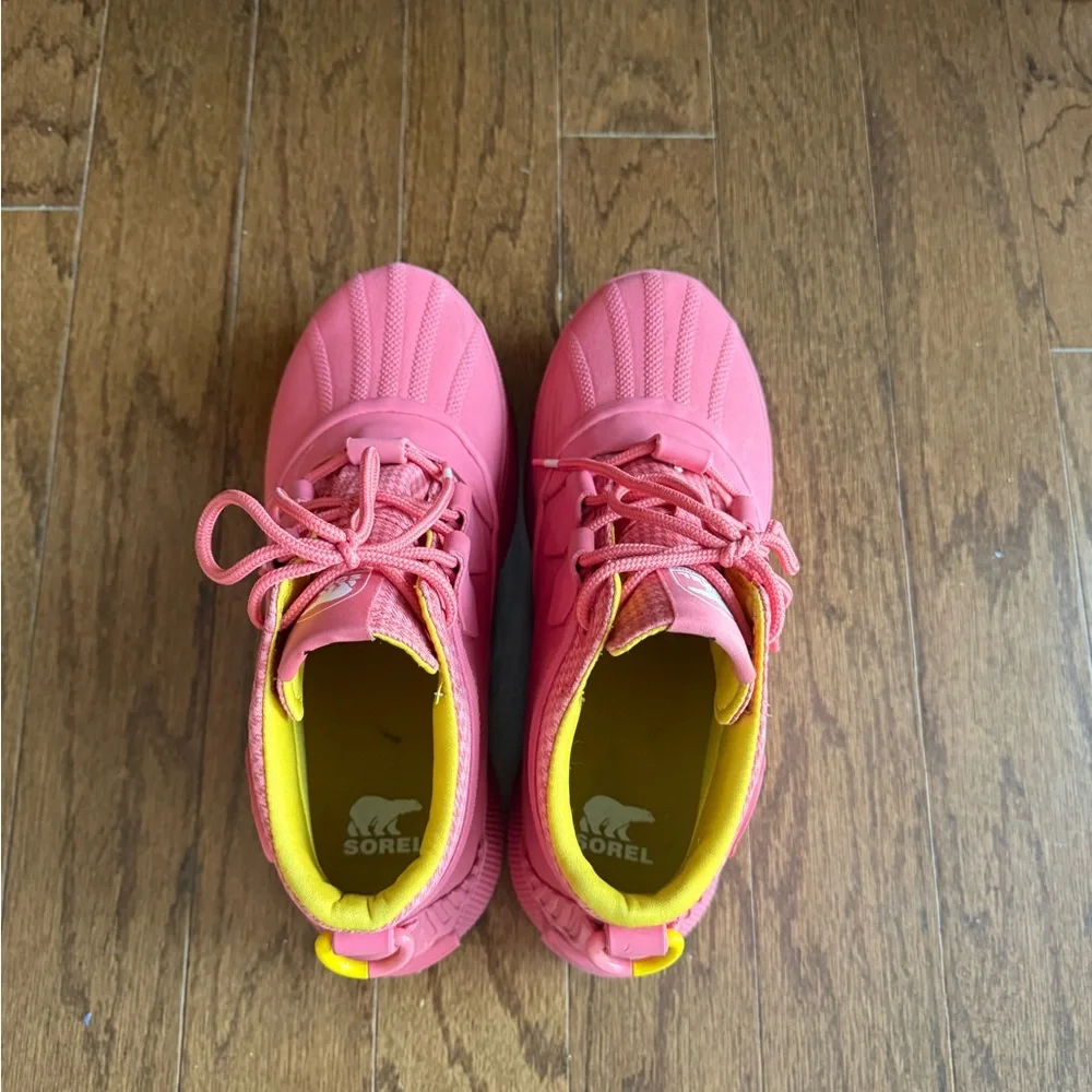 Sorrel Women's rain boots, pink and yellow, size 9 - Picture 2 of 7